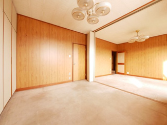 【洋室】 | 甲府市西田町 敷地148坪・建物358㎡の広々中古戸建 | 3階　7帖　洋室