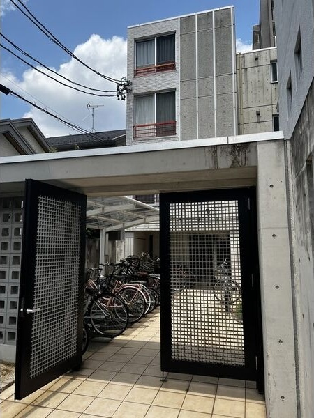 リアライズ名城公園のエントランス