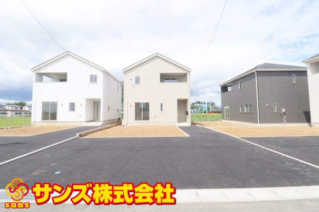 矢吹町八幡町第２１　　　６号棟　　　善郷小学校、矢吹中学区の外観|東側から見た駐車場を含む外観♪