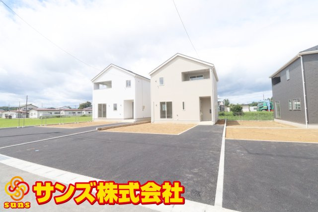 矢吹町八幡町第２１　　　６号棟　　　善郷小学校、矢吹中学区の外観|北東側から見た駐車場を含む外観♪