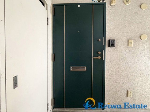 日榮ハイム辻堂の玄関