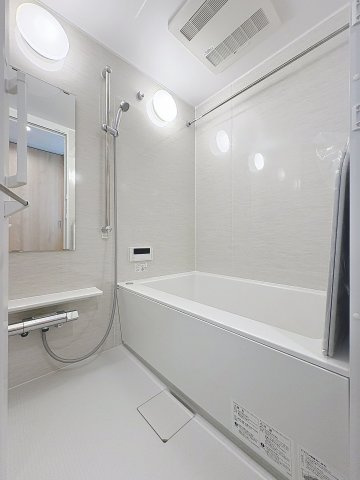【浴室】 | フレンシア四谷左門町 | ★雨の日でも洗濯物が干せる浴室乾燥機付き★