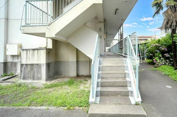 ビレッジハウス常盤台1号棟のエントランス|毎日通るエントランスはこのようになっています