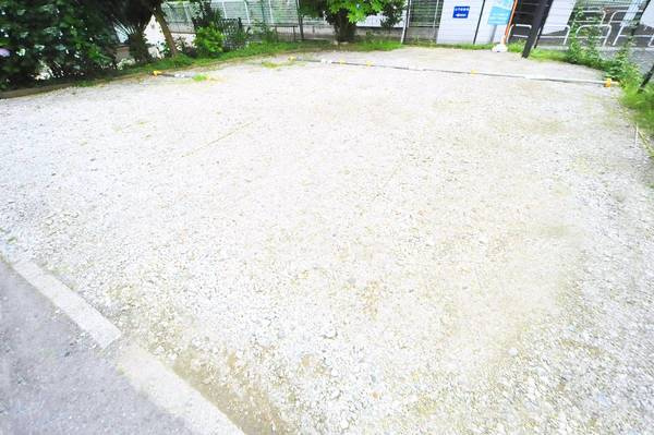 ビレッジハウス常盤台1号棟の駐車場|駐車スペースもあります