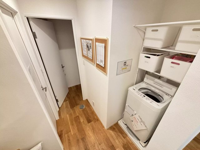 SB040 クロス蘇我1の玄関|収納もある玄関です
