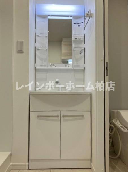 担当エリアのルームアドバイザーが直接対応いたしますの洗面所|脱衣スペースもあります