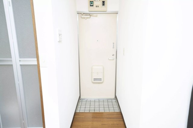 AP490 クロノス鷺ノ宮 403の玄関