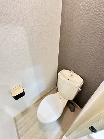 ハイムアーゼルのトイレ|落ち着いた色調のトイレです
