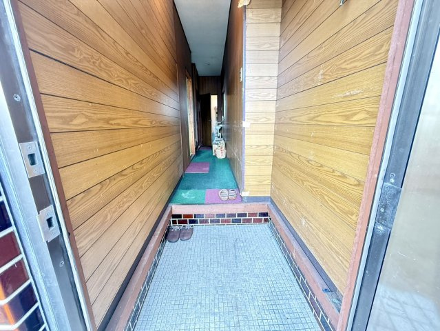 貝塚市半田2丁目　中古戸建の玄関