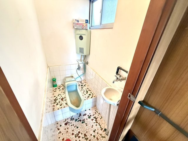 貝塚市半田2丁目　中古戸建のトイレ