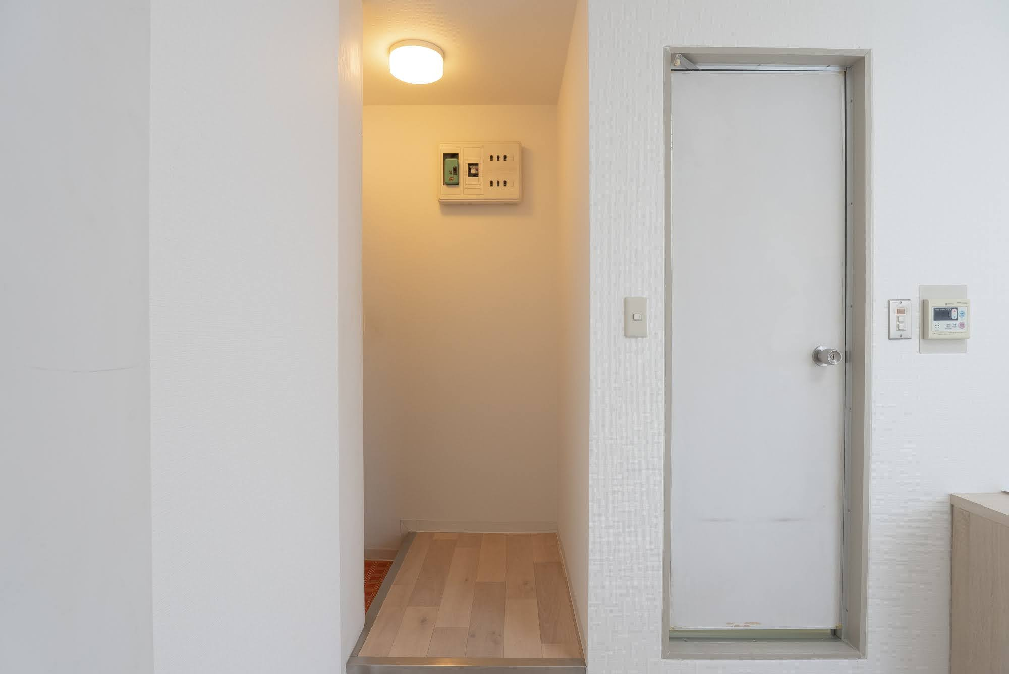 AP1557 セントヒルズ西台第二の玄関|明るい玄関です