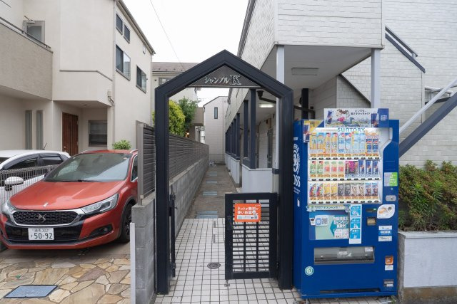 AP1588 シャンブルK 205のエントランス|落ち着いたエントランスです