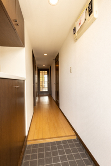 三鷹台エミネンスの玄関|※写真は同タイプ住戸です。