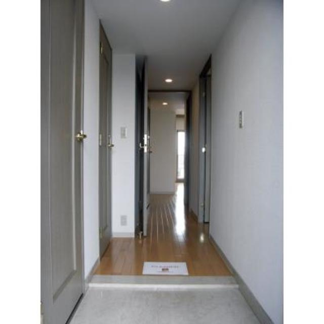 上北沢五丁目パーク・ホームズの玄関|※写真は同タイプ住戸です。