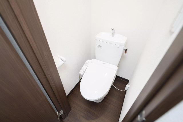 AP709 世田谷Hathaway 103のトイレ|落ち着いたトイレです