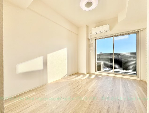 プレサンス新栄ユリシスの洋室