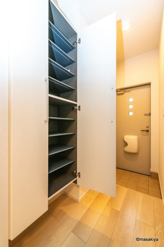 コンフォルト城山の玄関