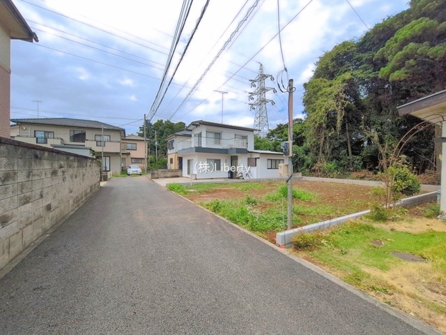 土浦市真鍋10期　新築戸建の前面道路含む現地写真