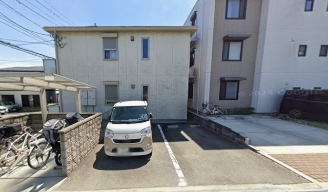 茨木市シャーメゾン上穂積の駐車場