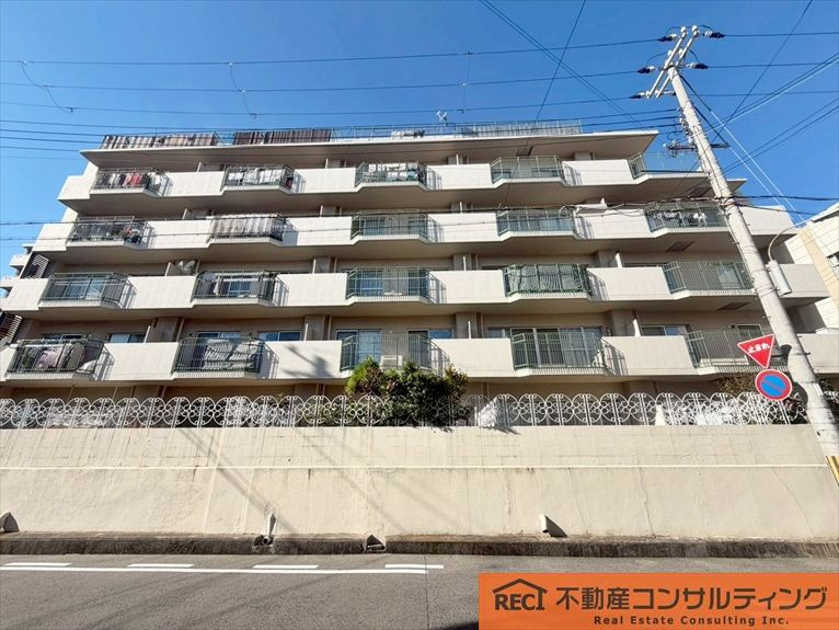 コスモハイツ六甲道の外観