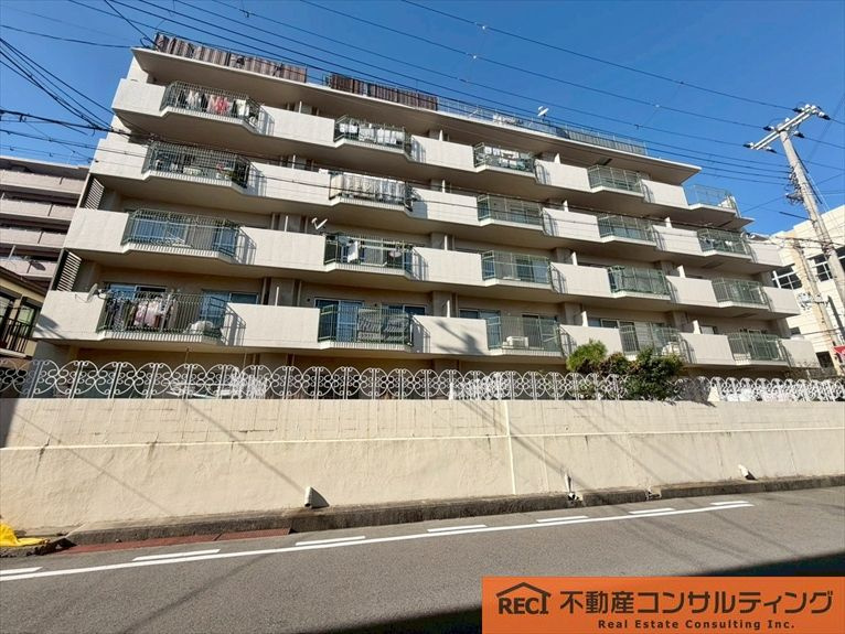 コスモハイツ六甲道の外観
