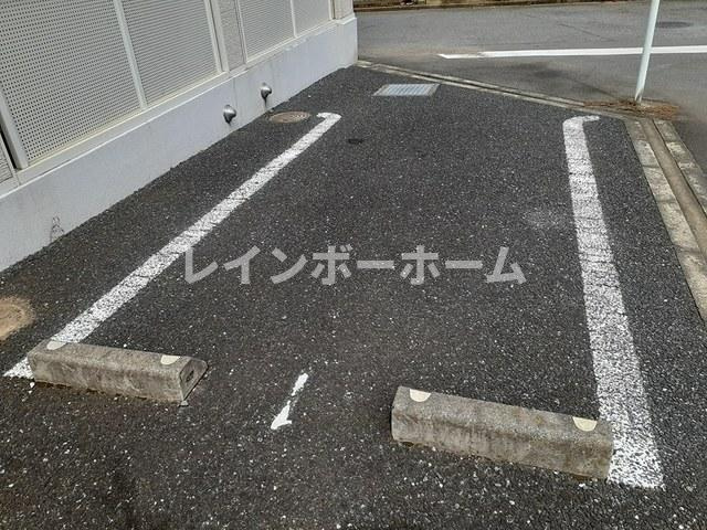 プラシードの駐車場