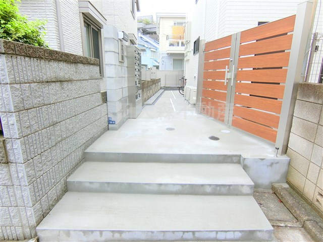 K-house西蒲田のエントランス|オートロックメールボックス宅配ボックス エントランス　