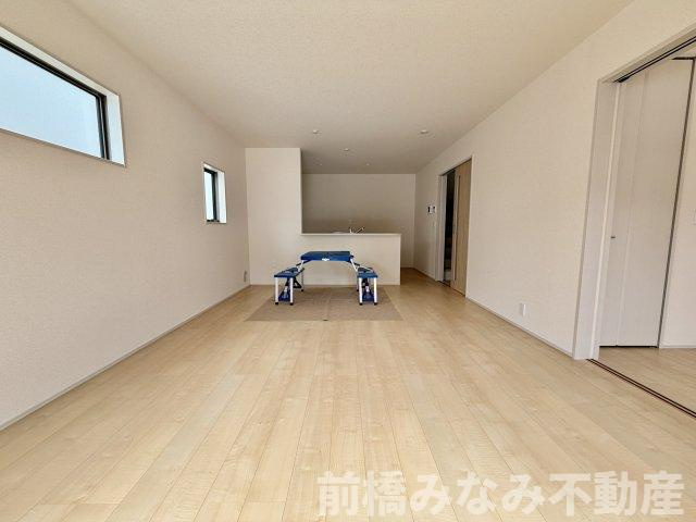 【新築】高崎市新町第８　３号棟(全９棟)　リーブルガーデン　新築建売分譲の居間・リビング|おしゃれなリビングです