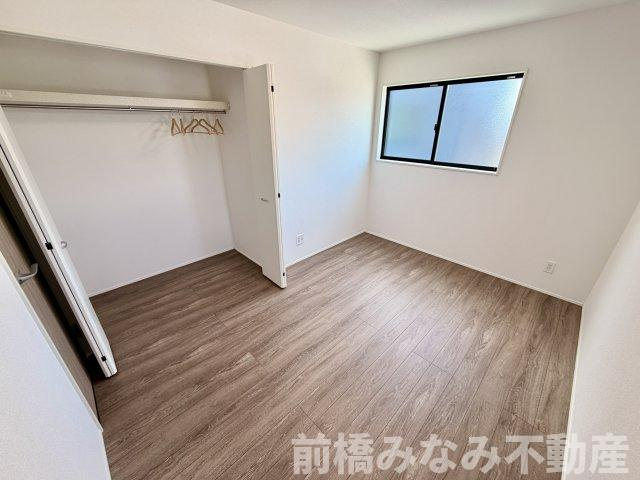 【新築】前橋市関根町　２号棟(全３棟)　グラファーレ　新築建売分譲の洋室