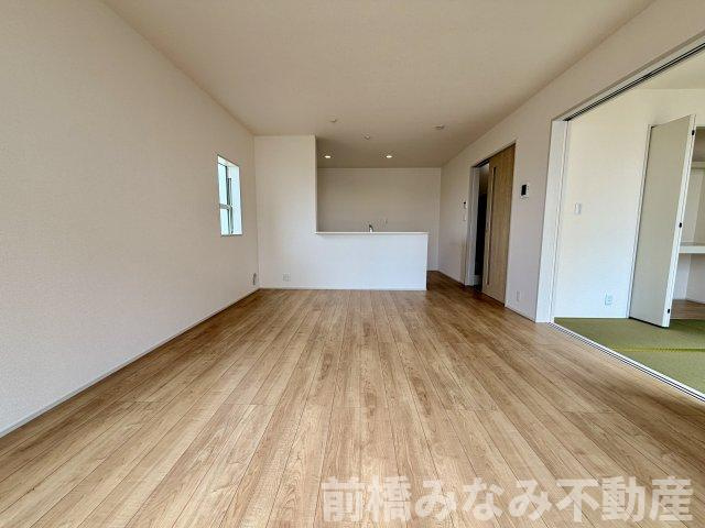 【新築】前橋市富士見町時沢第12　１号棟(全５棟)　リーブルガーデン　新築建売分譲の居間・リビング|こちらの居間で趣味の時間をお楽しみください