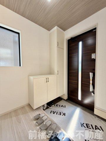 【新築】渋川市石原１期　２号棟(全２棟)　アーバンスタイル　新築建売分譲の玄関|落ち着いた玄関です