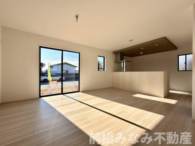【新築】渋川市石原１期　２号棟(全２棟)　アーバンスタイル　新築建売分譲の居間・リビング|おしゃれなリビングです