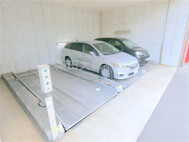 ジョイスコートの駐車場