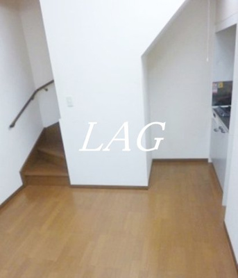 【居間・リビング】 | アムール Pine | 洋室のお部屋です。