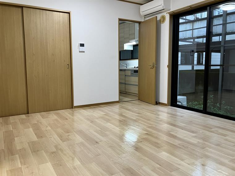 駒沢戸建の居間・リビング