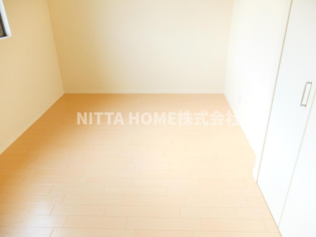丹波市春日町黒井のアパートの洋室|洋室は５．３帖と６．４帖の２部屋あります◇
