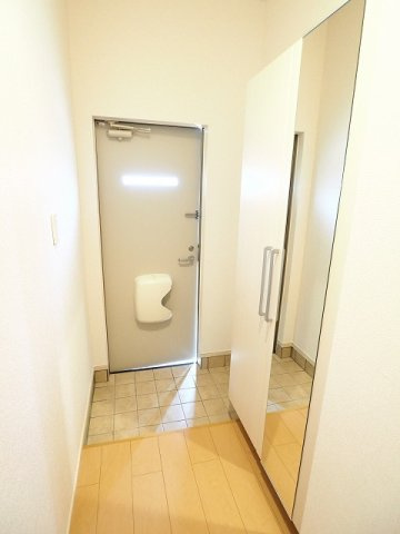 ドルチェビータ　Ⅲの玄関|明るく清潔感のある玄関で気持ちよくお出迎え