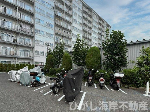 サンシャイン平塚の駐車場|敷地内バイク置場