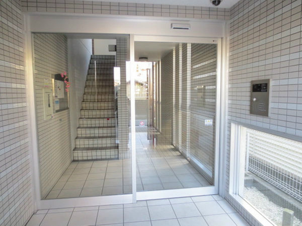 ＨＩＬＬＳ　ＣＲＥＳＴのエントランス