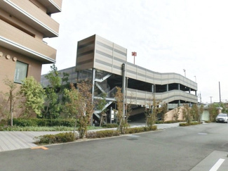 【駐車場】 | ブランズ・ヴェリテ堺七道 | 敷地内駐車場ございます。空き情報など詳しくはスタッフにお問い合わせください。