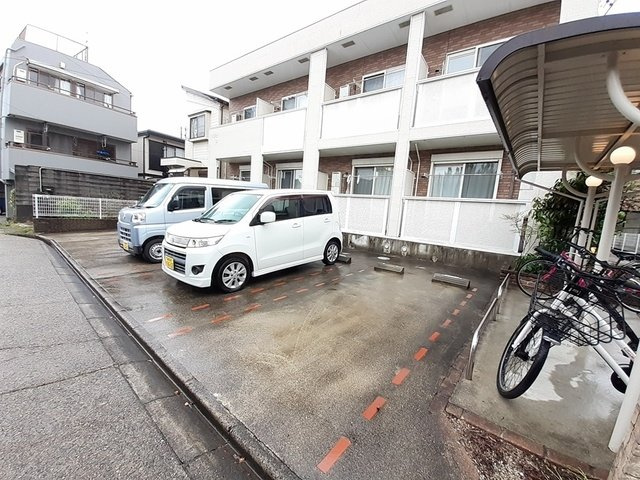 グランツの駐車場