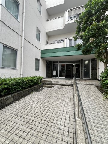 ドミール津田沼のエントランス