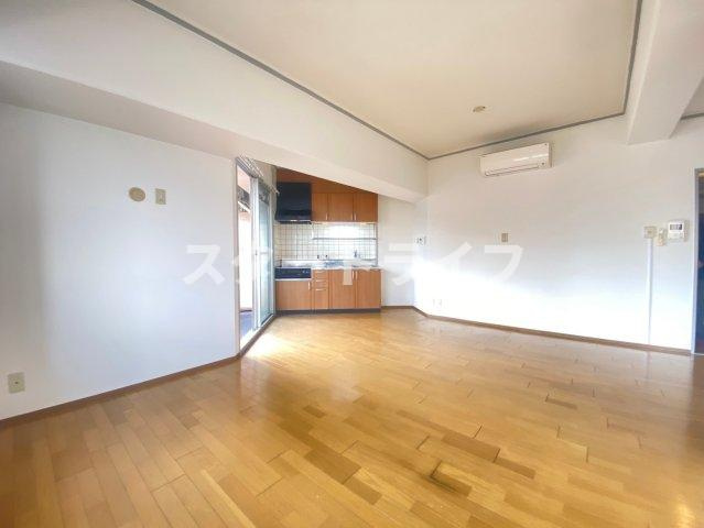 大阪市東淀川区豊新２丁目の賃貸マンションの居間・リビング