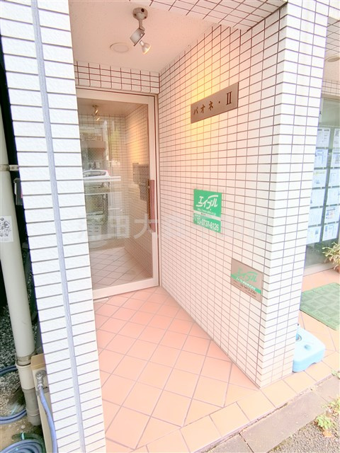 パオネⅡのエントランス