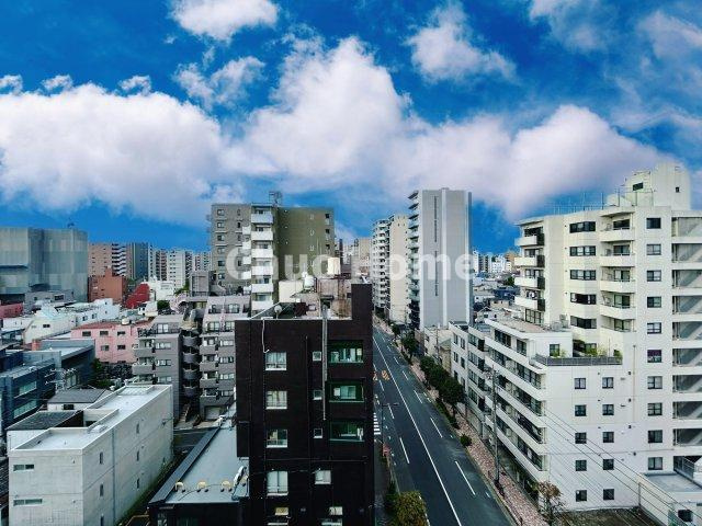 根岸武蔵野マンションの展望|手を伸ばせば、ふれることが出来そうな環境が、そのままインテリアになったような印象です。その豊かな眺望にふさわしい空間には、通風・採光にも優れ、心地よい光と風があふれています