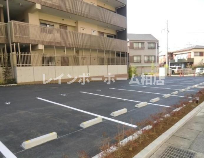 南柏ポラール・コートの駐車場|カースペースがあります