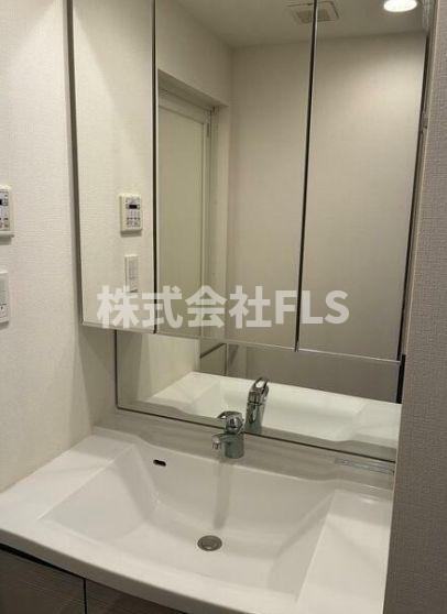 中央区日本橋本町１丁目の賃貸マンションの洗面所