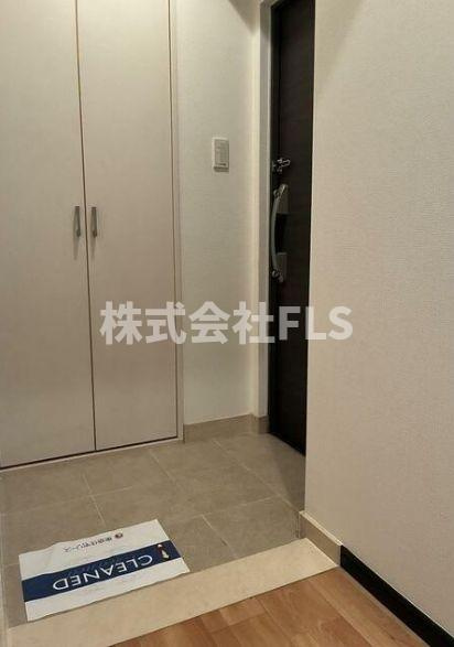 中央区日本橋本町１丁目の賃貸マンションの玄関