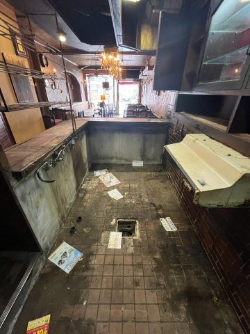 大阪市生野区桃谷２丁目の店舗の駐車場