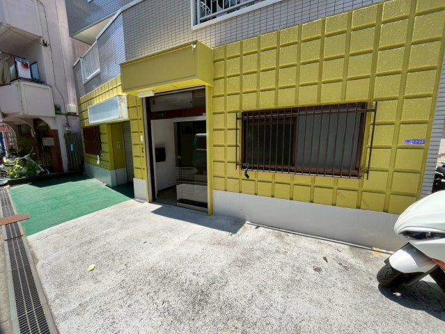 MICロイヤルハイツ の駐車場